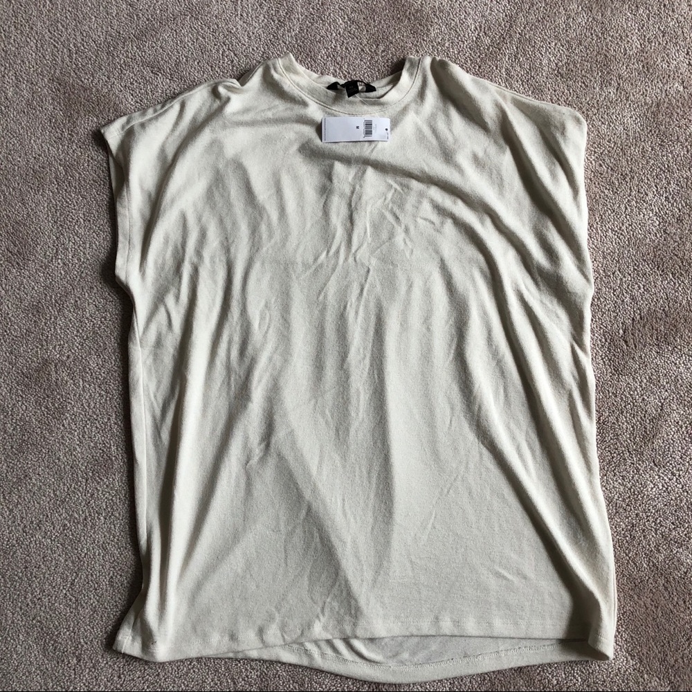 Women’s banana republic top. NWT